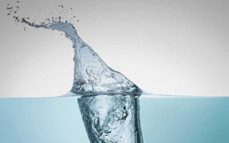 Quantos litros de água devemos beber por dia