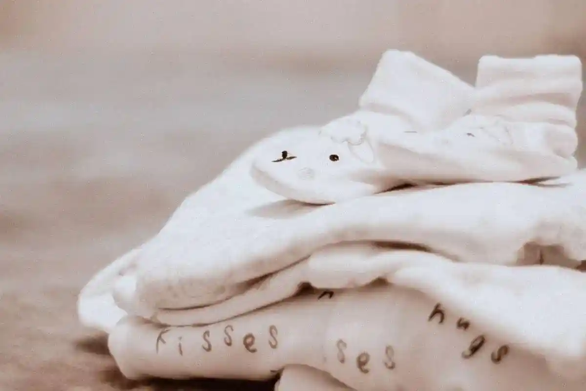 Comprar roupa infantil para revenda dá dinheiro