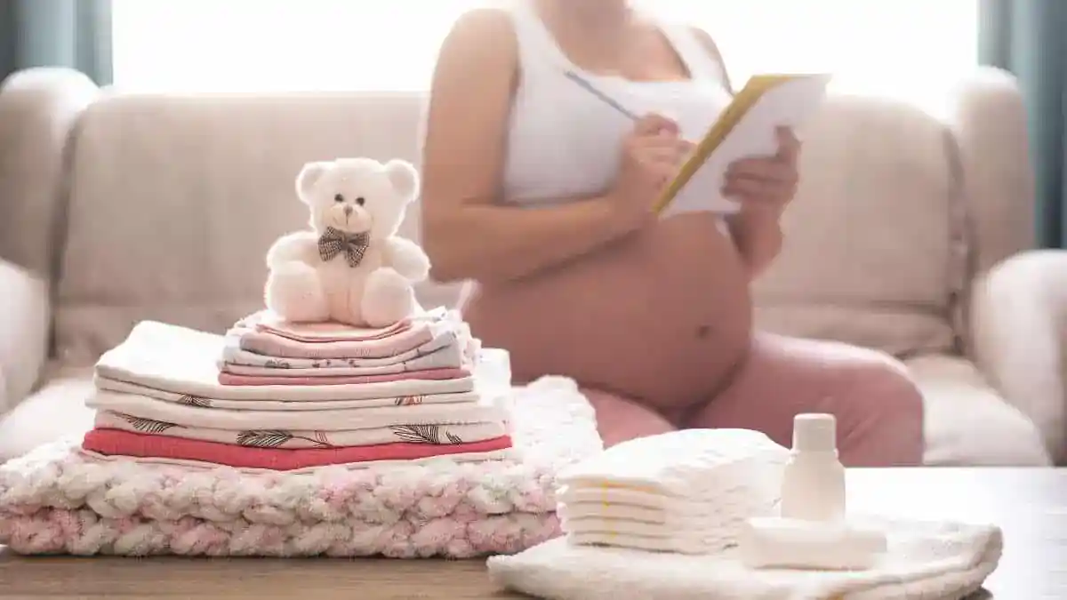 Como montar um enxoval de bebê básico?