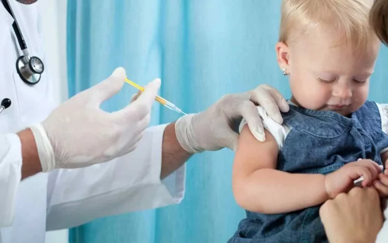 Como aliviar dor de vacina em bebê