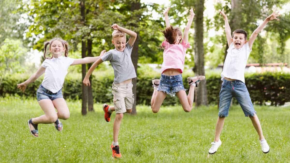Brinquedos para criança: opções para se divertirem ao ar livre