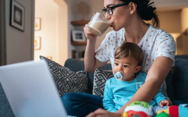 Como transformar sua rotina como mãe em um conteúdo que atrai seguidores