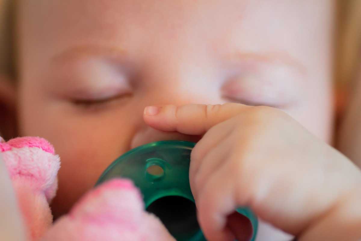 Como escolher a chupeta certa para cada fase do bebê