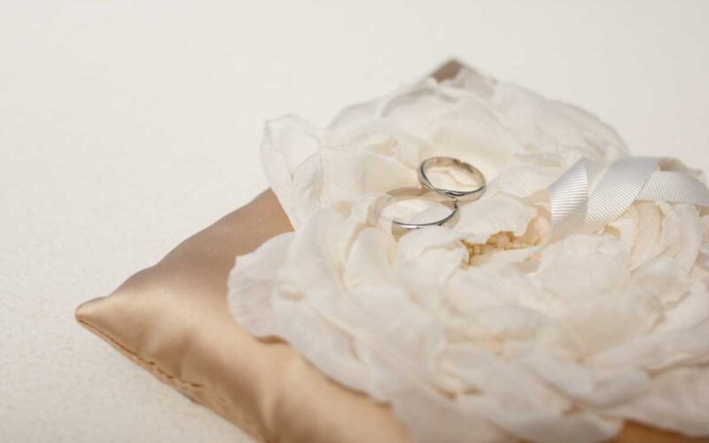 Por que o ouro branco precisa de banho de ródio com o passar do tempo