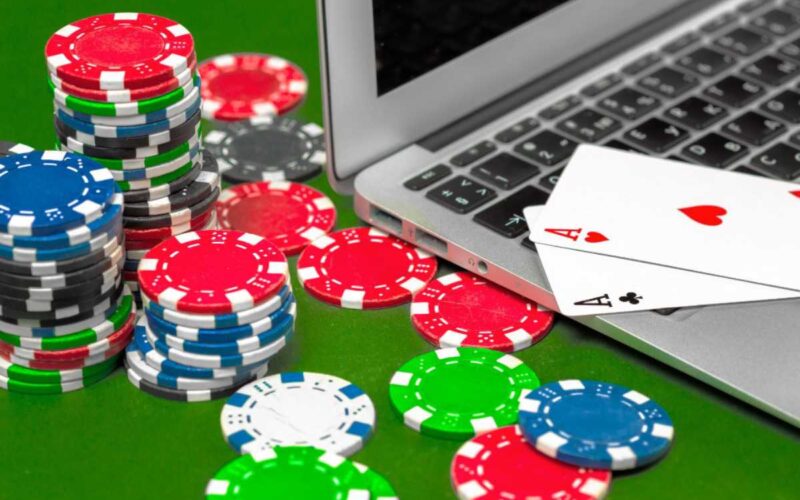 Como funcionam os torneios e promoções em casinos online