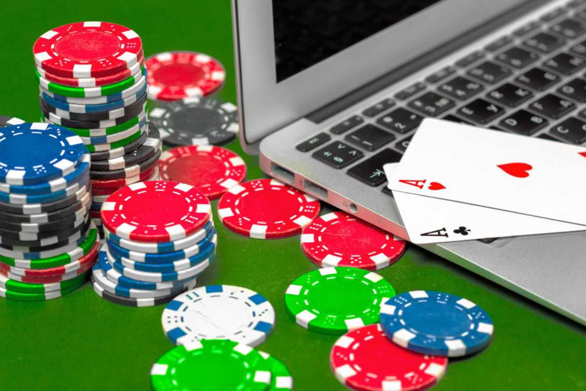 Como funcionam os torneios e promoções em casinos online